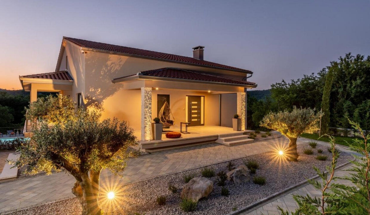 Neue moderne Villa mit traditionellem Charakter - Labin, Istra