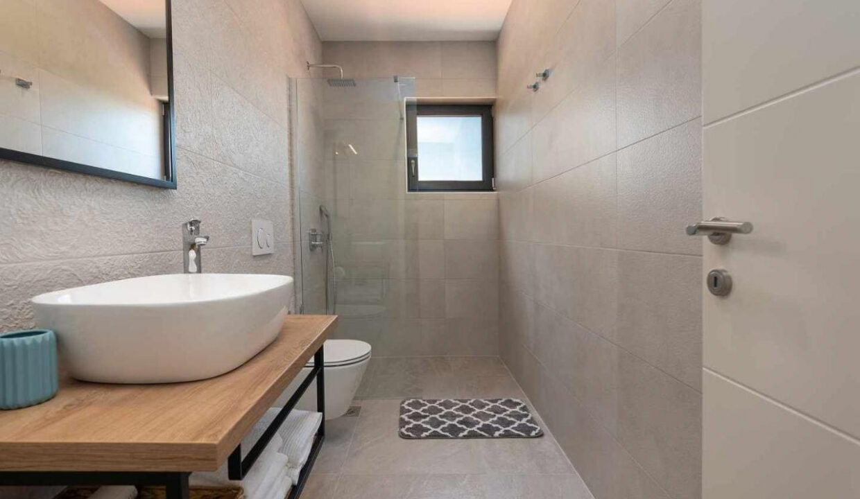 Moderne Villa mit Extra-Grundstück - Tinjan, Region Istrien