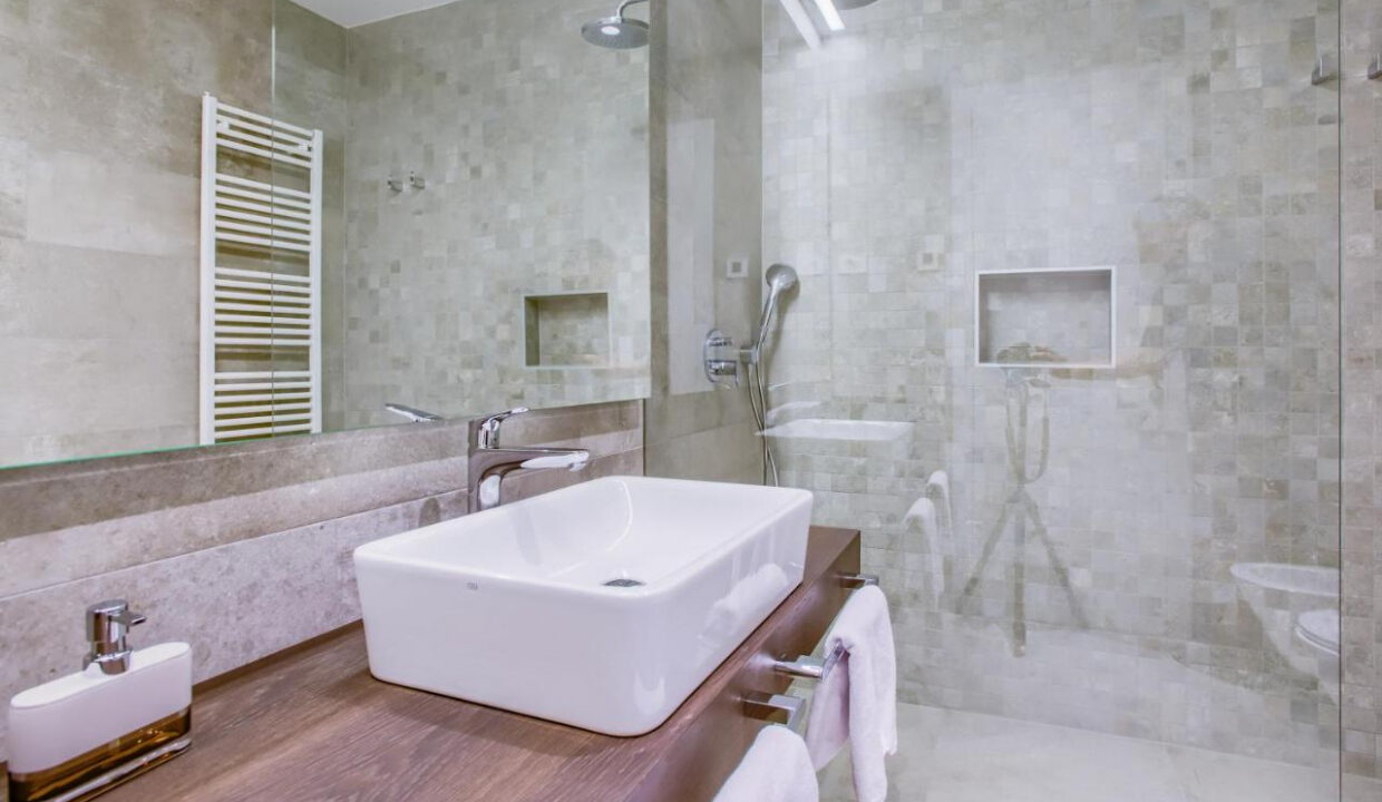 Zeitgenössische Oase, ein luxuriöser moderner Villenrückzugsort, Region Pore?