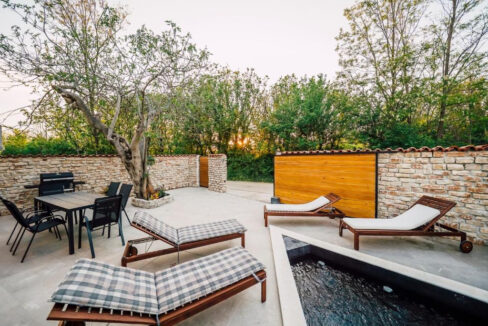 Neue moderne Villa aus Stein in der Region Zadar