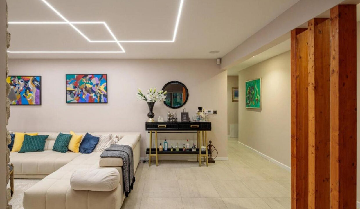 Neues Haus in der Nähe von Šibenik