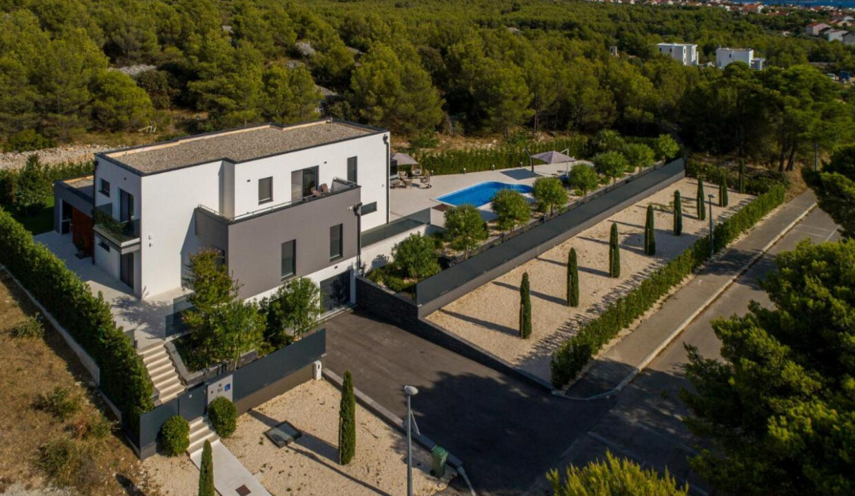 Neues Haus in der Nähe von Šibenik