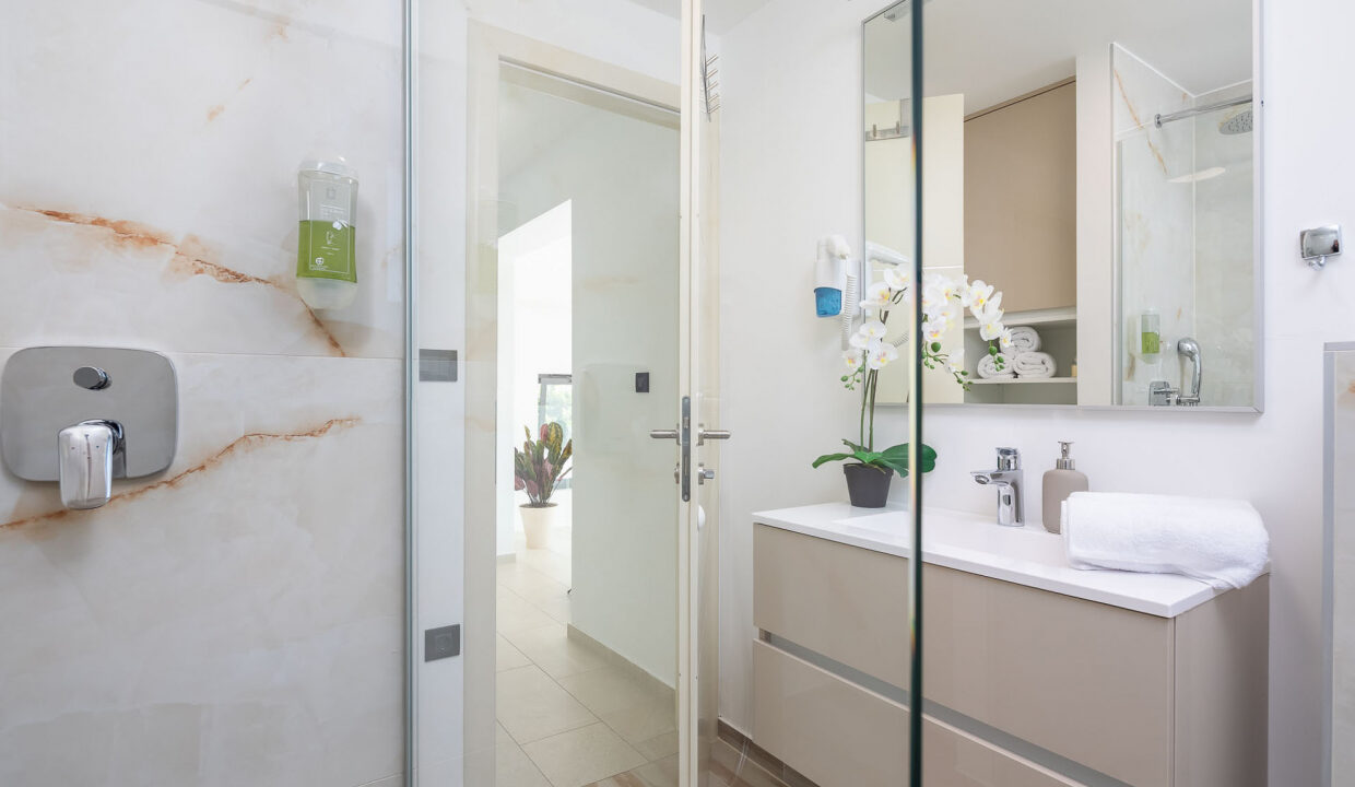 Neue moderne Villa mit Meerblick in der Nähe von Šibenik