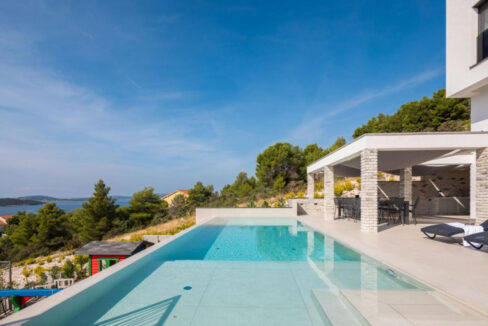 Neue moderne Villa mit Meerblick in der Nähe von Šibenik
