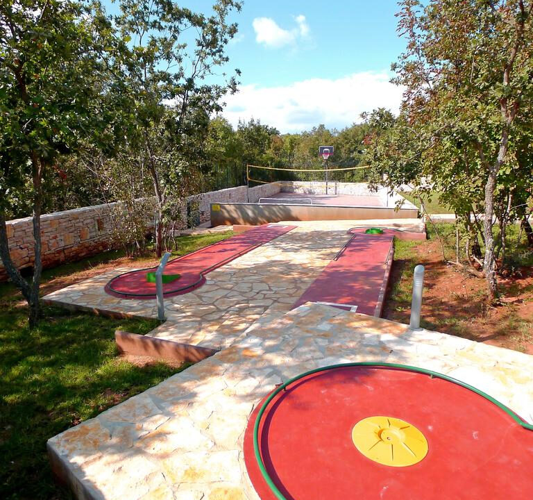 Schönes Einfamilienhaus in der Vorstadt von Pula