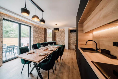 Neue moderne Villa aus Stein in der Region Zadar