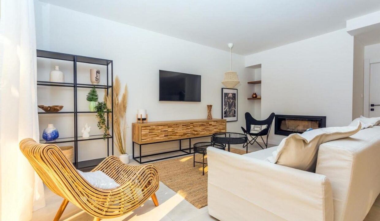 Wunderschöne weiße Villa bei Omis