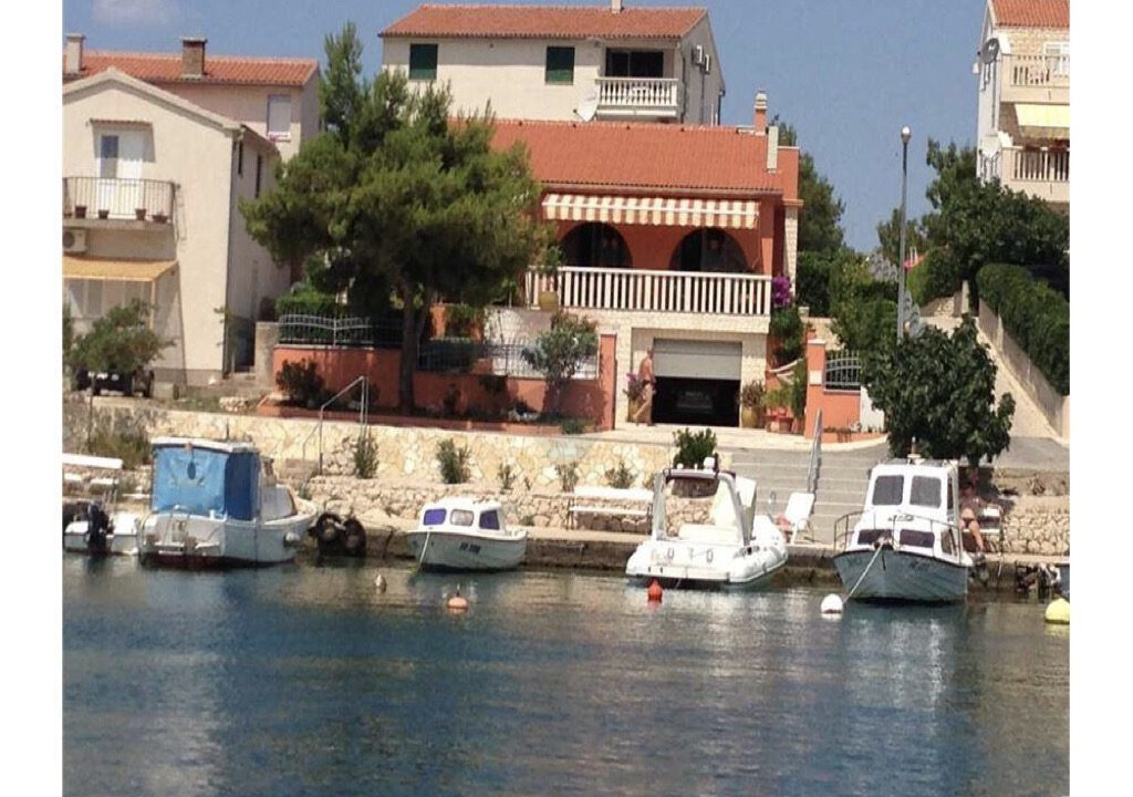 Haus am Meer in Sibenik