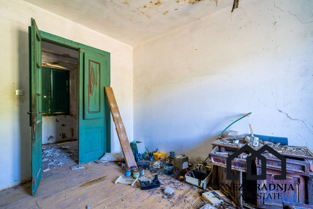 Erstaunliche handgefertigte Steinvilla auf der Insel Sipan