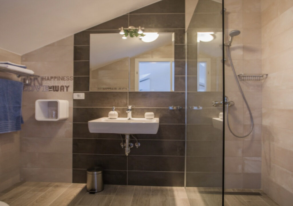 Neues modernes Haus auf der Insel Solta