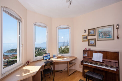 Haus mit Garten und Meerblick in Makarska