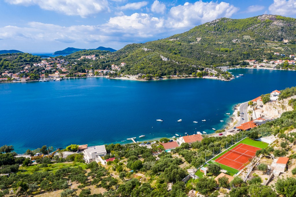 Großzügiges Anwesen mit einem Tennisplatz und einem Haus - Zaton, Dubrovnik Gebiet