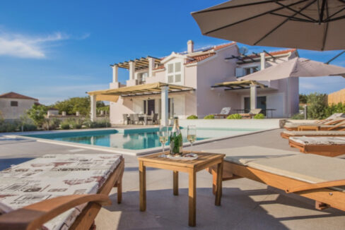 Neues modernes Haus auf der Insel Solta