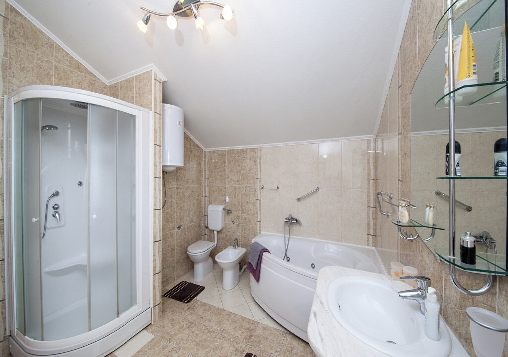 Haus mit Garten und Meerblick in Makarska