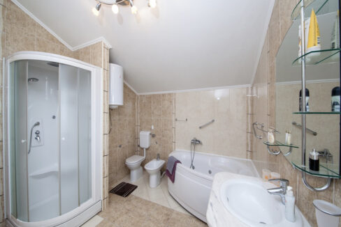 Haus mit Garten und Meerblick in Makarska