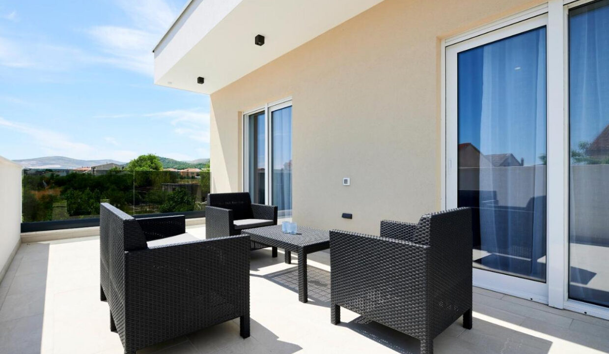 Haus im modernen Stil in Kastela