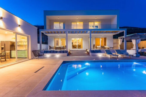 Wunderschöne weiße Villa bei Omis