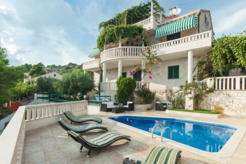 Villa am Meer auf der Insel Bra?