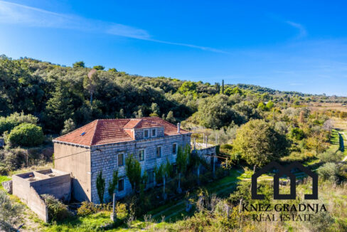 Erstaunliche handgefertigte Steinvilla auf der Insel Sipan
