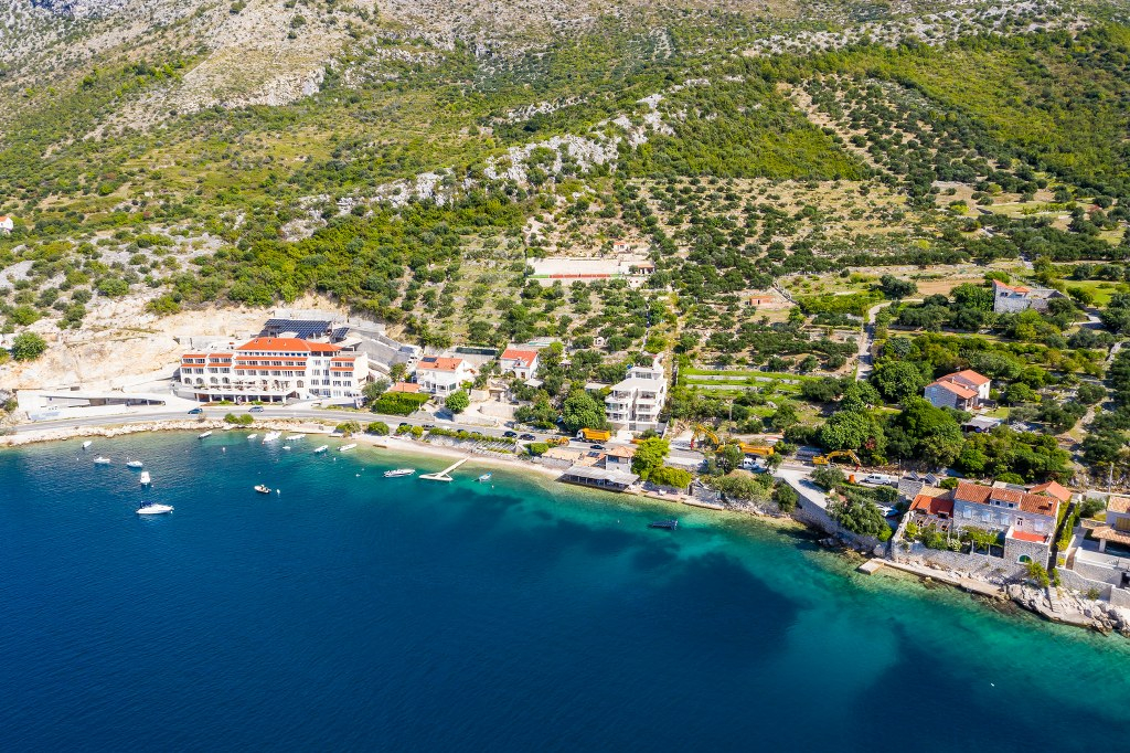 Großzügiges Anwesen mit einem Tennisplatz und einem Haus - Zaton, Dubrovnik Gebiet