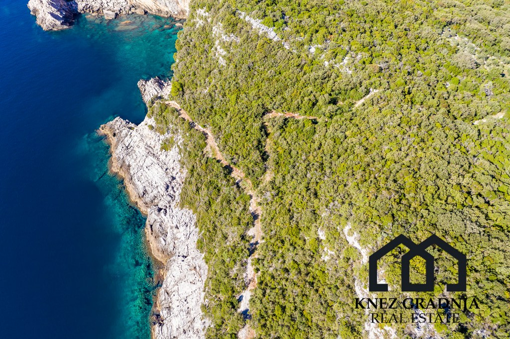 Erstaunliche handgefertigte Steinvilla auf der Insel Sipan