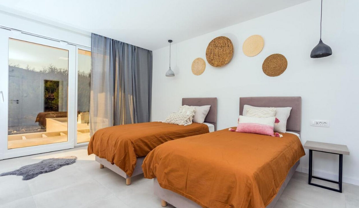 Wunderschöne weiße Villa bei Omis