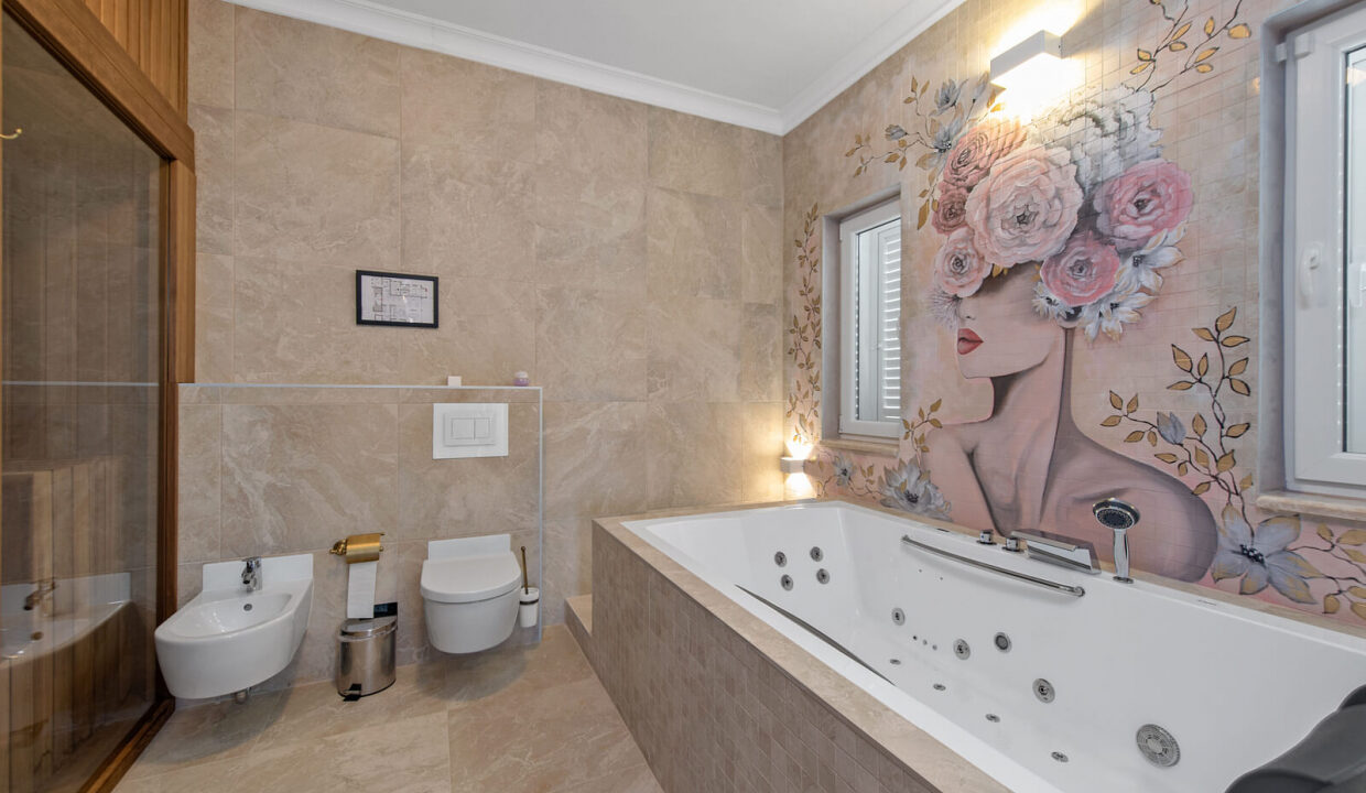 Exklusive Villa direkt am Meer in Vodice