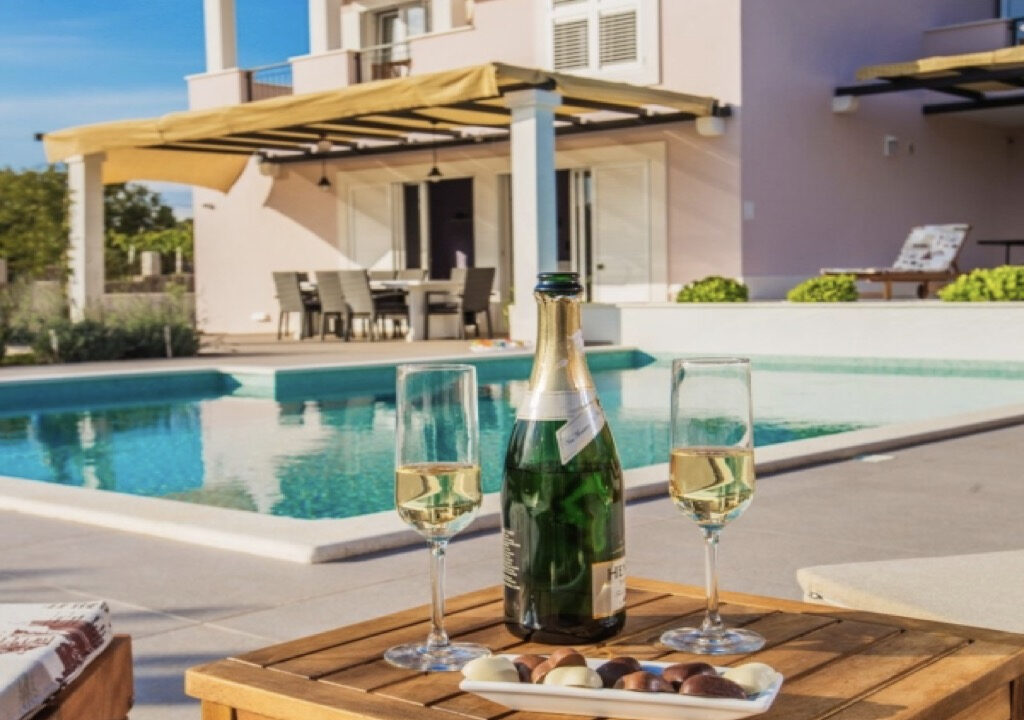 Neues modernes Haus auf der Insel Solta