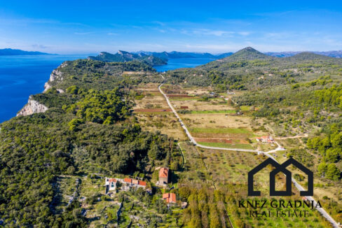 Erstaunliche handgefertigte Steinvilla auf der Insel Sipan