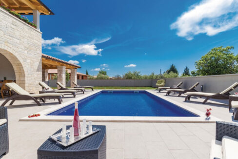 Atemberaubende zweistöckige Villa - Region Pula