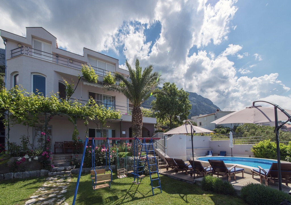 Haus mit Garten und Meerblick in Makarska