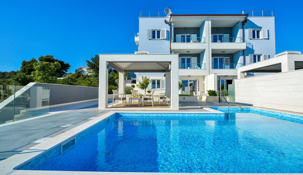 Atemberaubende Doppelhaushälfte Rogoznica