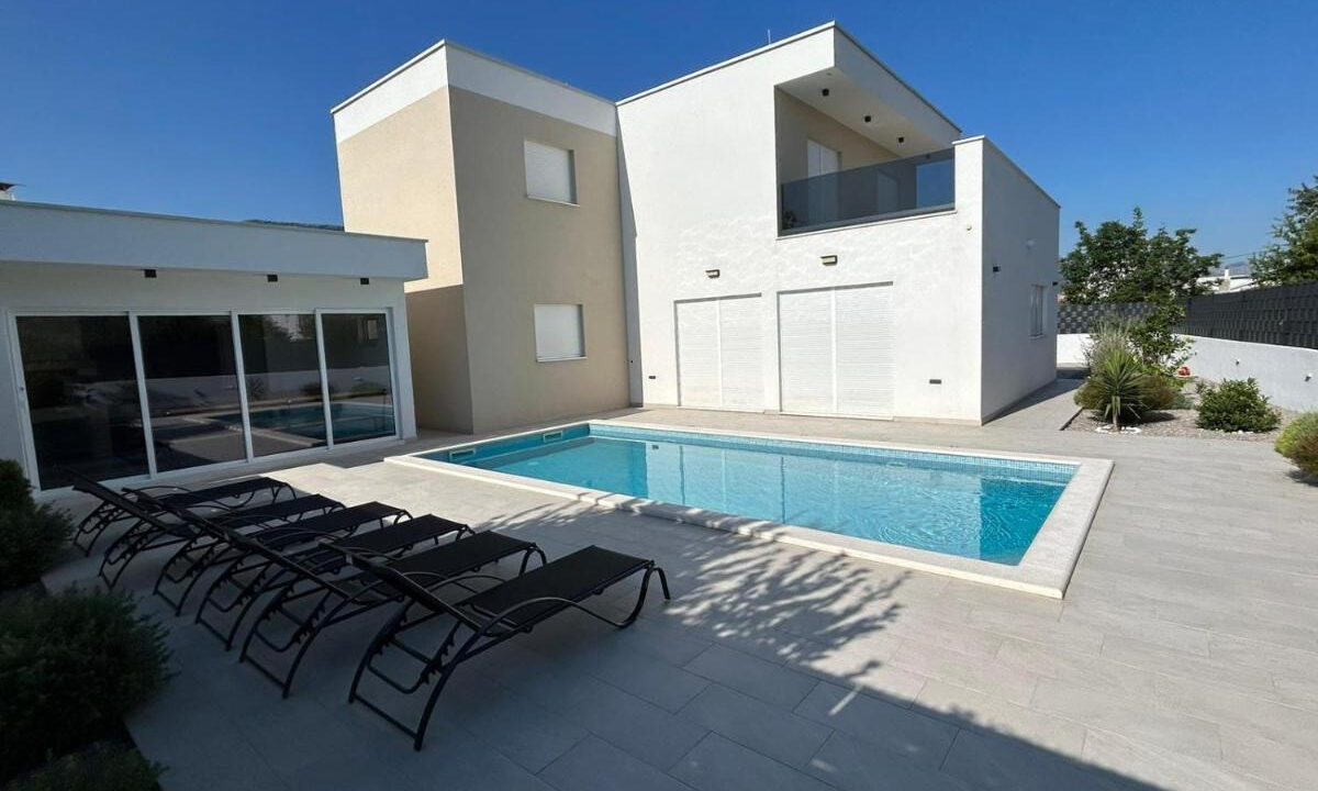 Haus im modernen Stil in Kastela