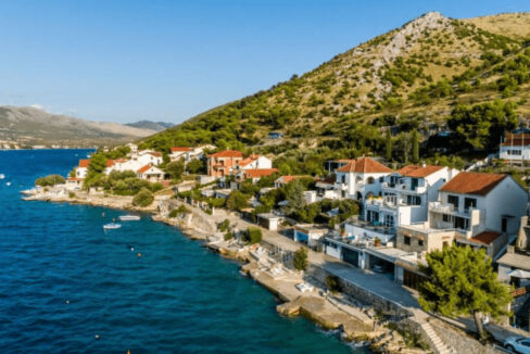 Haus am Meer in der Nähe von Šibenik