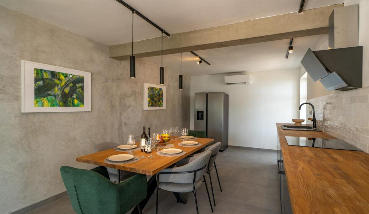 Villa aus Stein direkt am Meer auf der Insel Brac