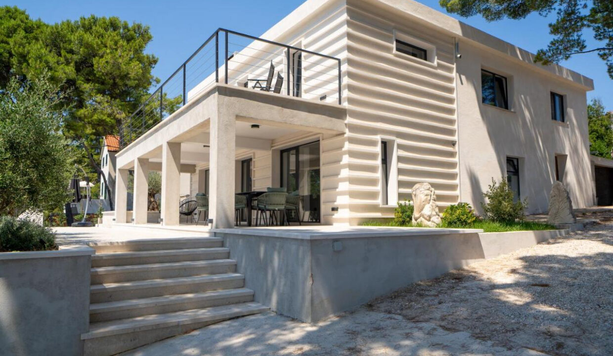 Villa aus Stein direkt am Meer auf der Insel Brac