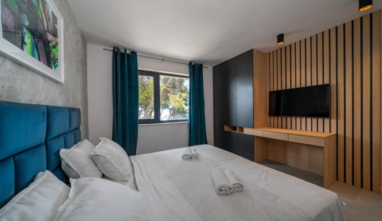 Villa aus Stein direkt am Meer auf der Insel Brac