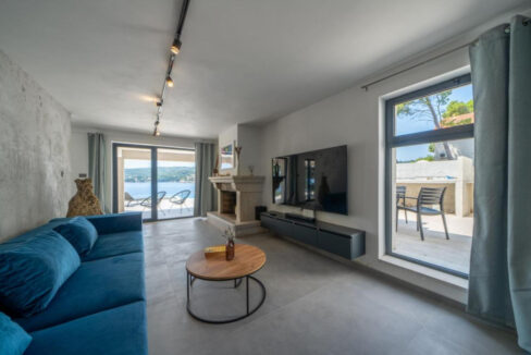 Villa aus Stein direkt am Meer auf der Insel Brac