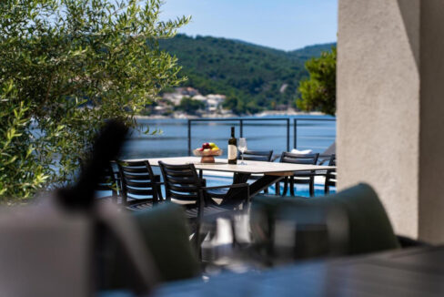 Villa aus Stein direkt am Meer auf der Insel Brac