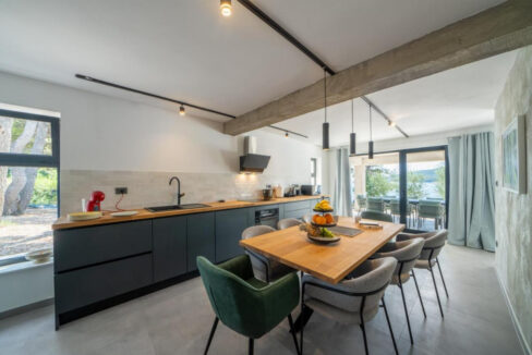 Villa aus Stein direkt am Meer auf der Insel Brac