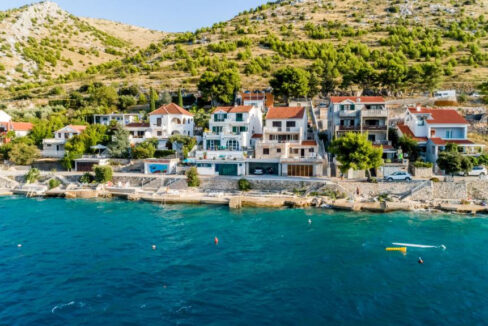 Haus am Meer in der Nähe von Šibenik
