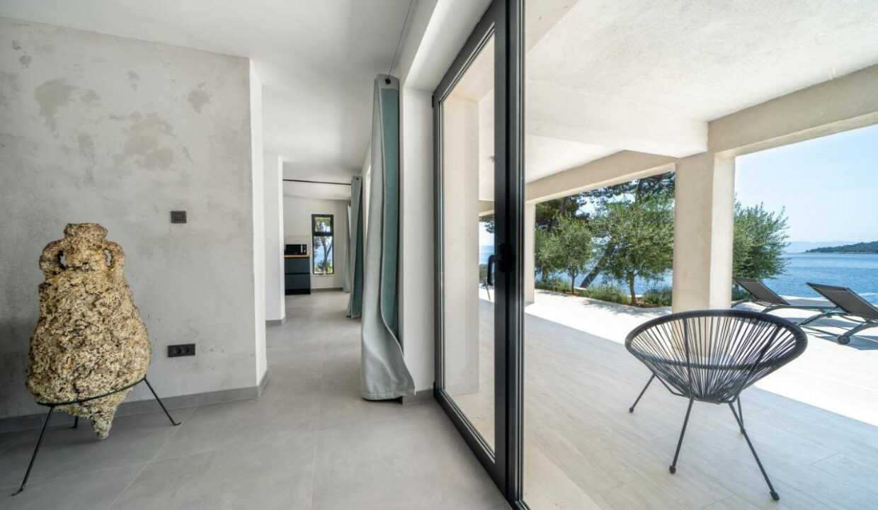 Villa aus Stein direkt am Meer auf der Insel Brac