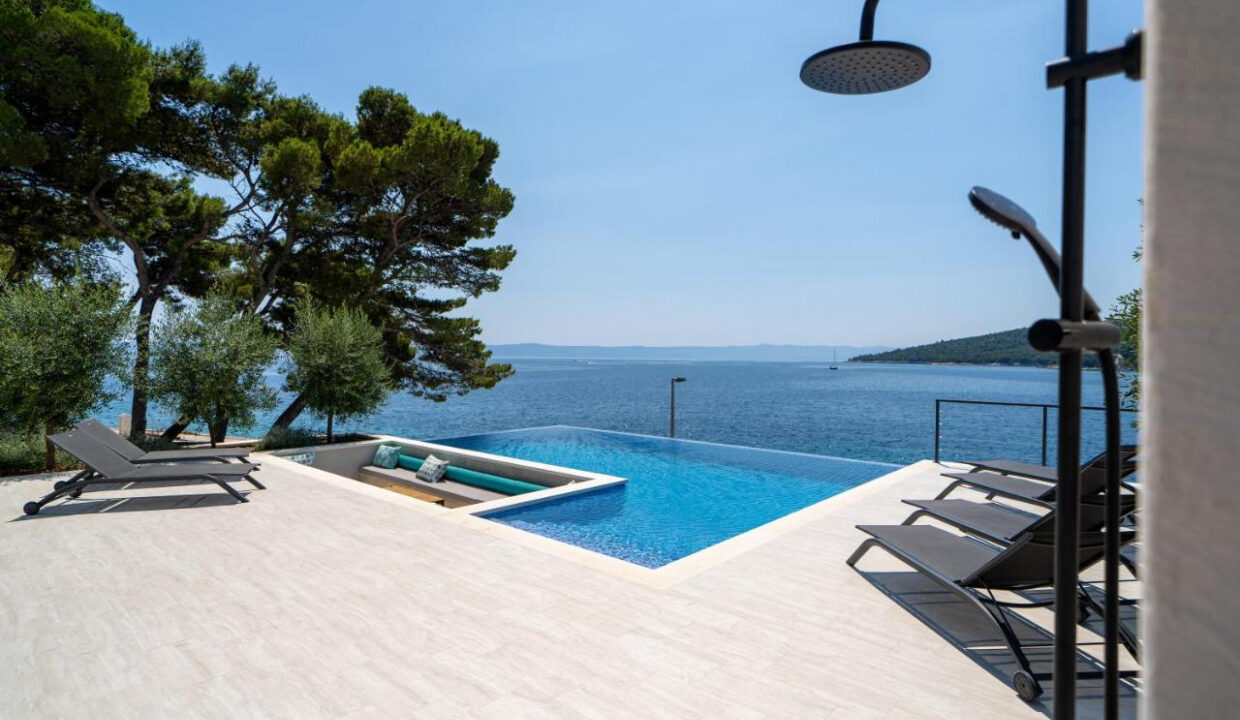 Villa aus Stein direkt am Meer auf der Insel Brac