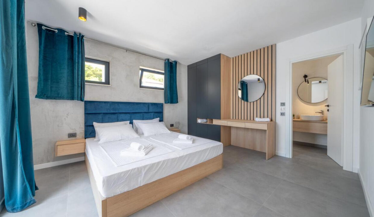 Villa aus Stein direkt am Meer auf der Insel Brac