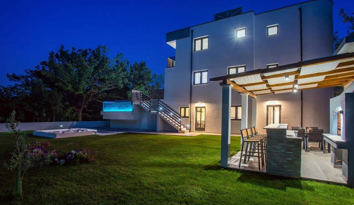 Modernes Haus in der Region Omis