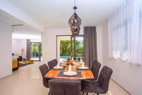 Modernes Haus in der Region Omis