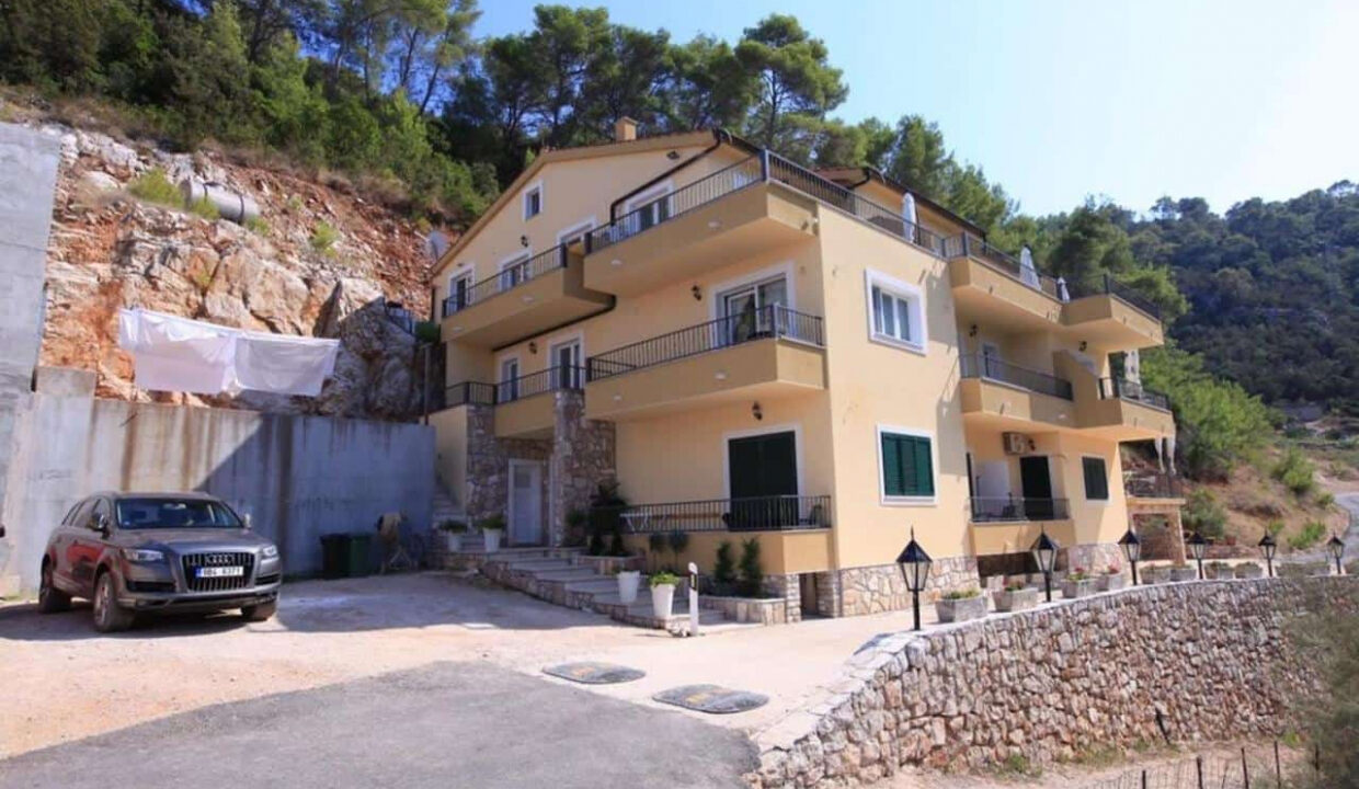 Traditionelles Haus am Meer auf der Insel Hvar