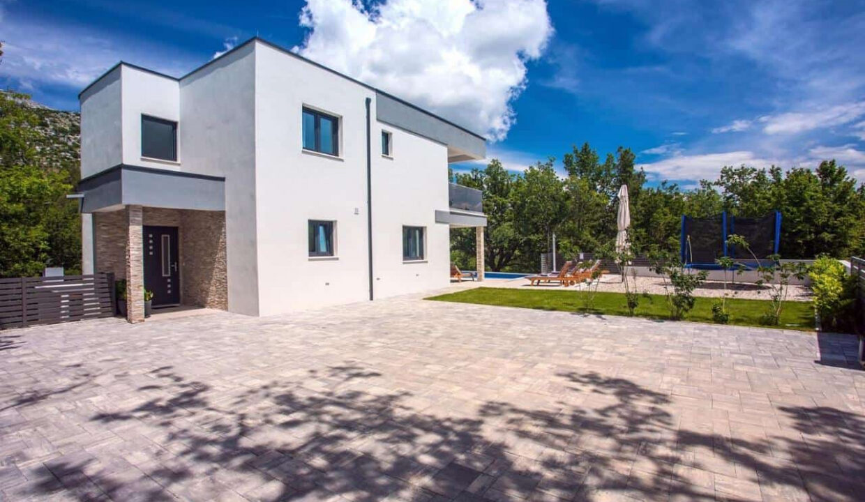 Modernes Haus in der Region Omis