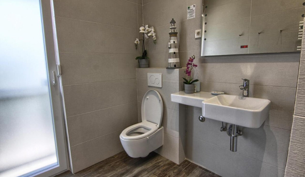 Grundstück am Meer Pakostane