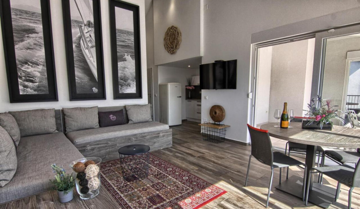 Grundstück am Meer Pakostane